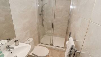 Cottage | Kamar mandi | Shower