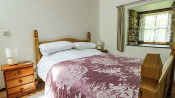 Cottage | 2 bedrooms, individually decorated, individually furnished, free WiFi