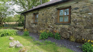 Cottage | Property grounds