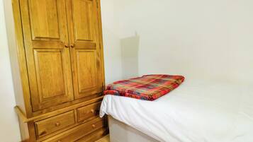 Cottage | 2 bedrooms, individually decorated, individually furnished, free WiFi