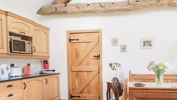 Cottage | 2 bedrooms, individually decorated, individually furnished, free WiFi