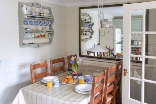 Cottage | Interior