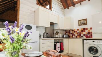 Cottage | Bếp riêng | Tủ lạnh, lò vi sóng, bếp nấu, lò nướng bánh mì