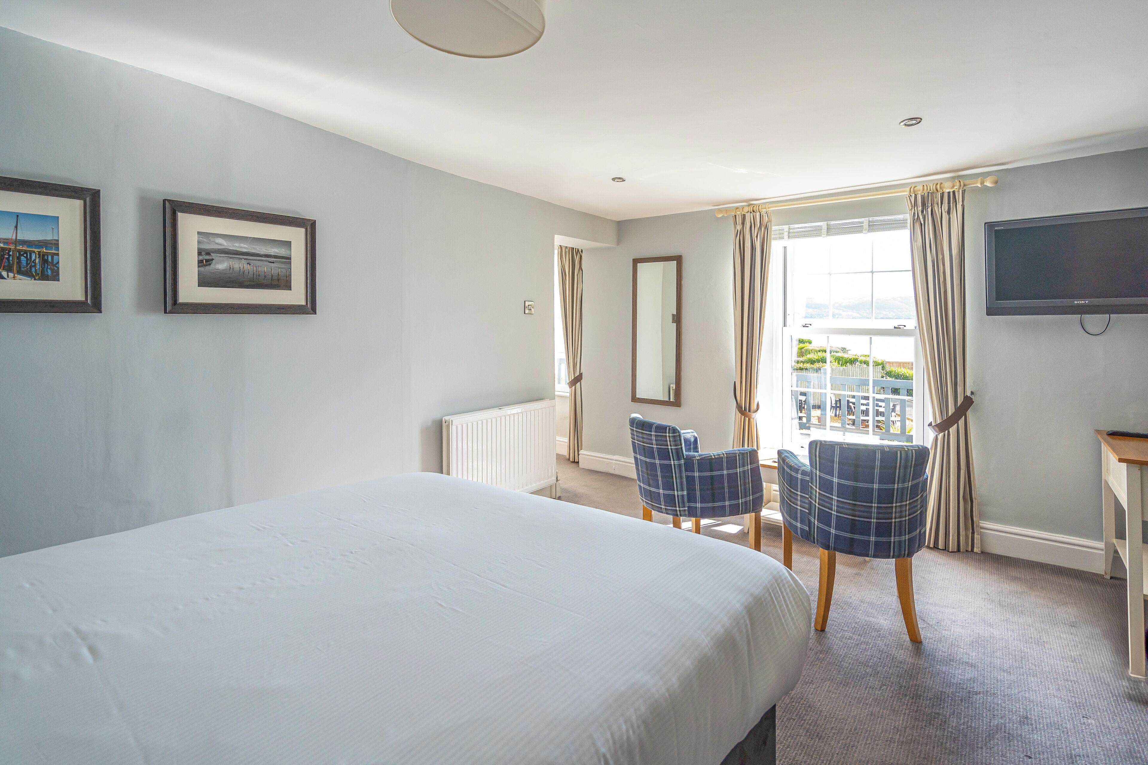 king room | iron/ironing board, free wifi, bed sheets