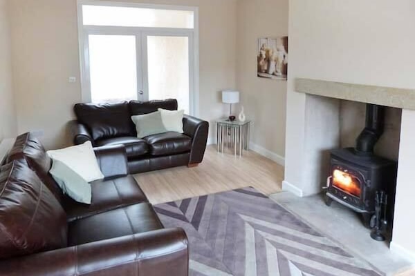 Cottage | Living room | TV