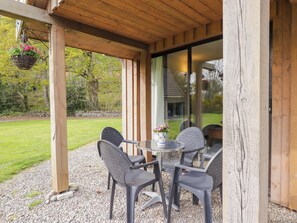 Outdoor dining - Pebbles Cottage (Strathpeffer)