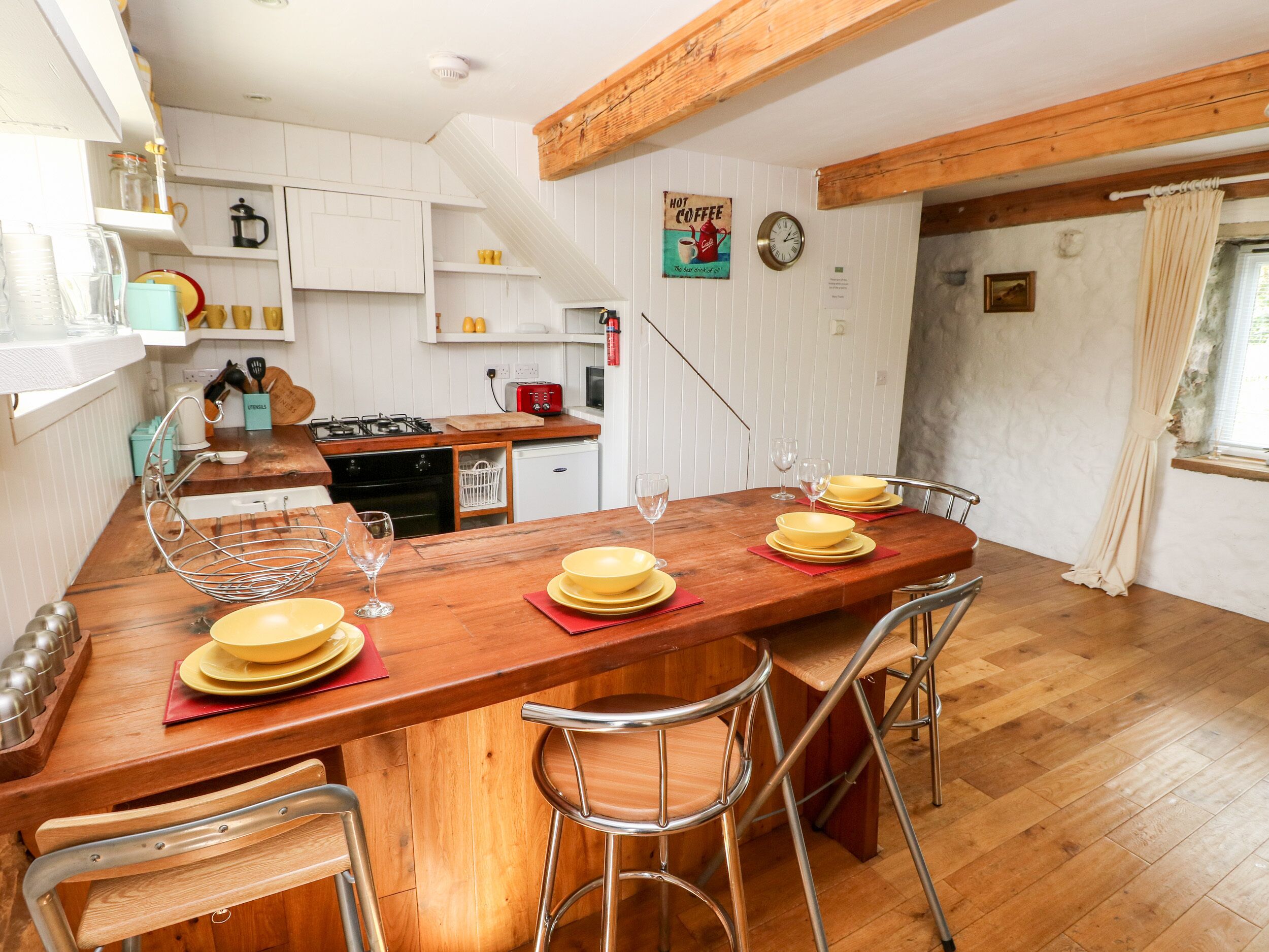 Cottage | Private kitchen | Stovetop, high chair, cookware/dishes/utensils
