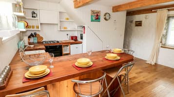 Cottage | Private kitchen | Stovetop, high chair, cookware/dishes/utensils