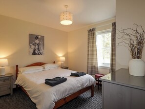 2 bedrooms, individually decorated, individually furnished, free WiFi - Stone Water Cottage (Strathpeffer)