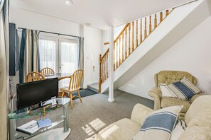 Cottage | Living room | TV, DVD player - West Sea View No 5 (Yarmouth)