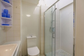 Cottage | Bathroom | Shower