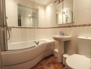 Cottage | Bathroom | Shower - Walker's Retreat (Ambleside)