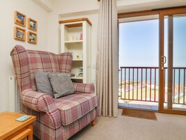 Cottage | Living area | TV