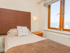 2 habitaciones, decoración personalizada y muebles diferentes 