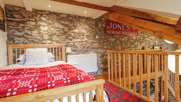 Cottage | 2 bedrooms, individually decorated, individually furnished, free WiFi