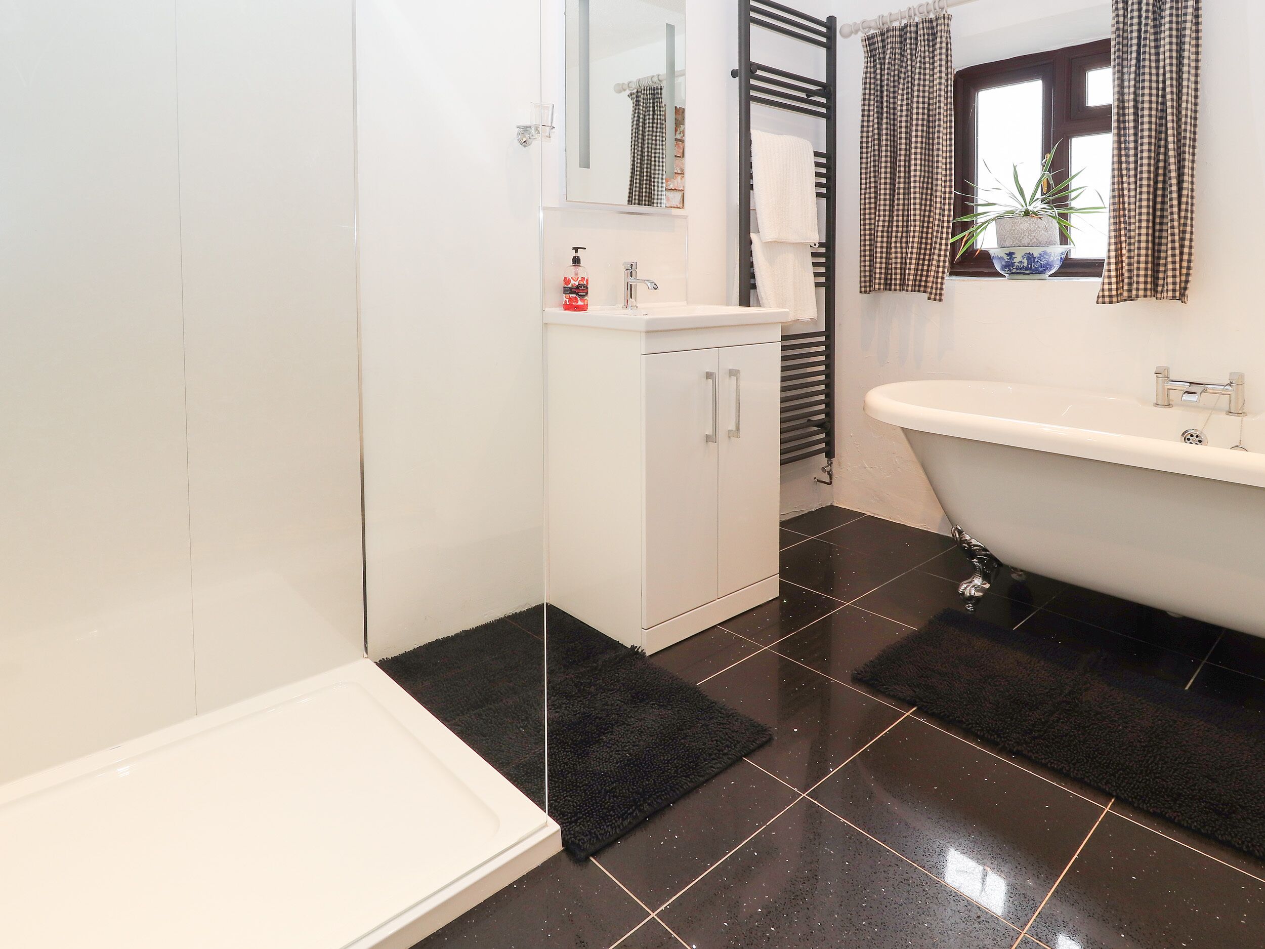 คอทเทจ | ภายใน