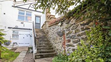 Cottage | Property grounds