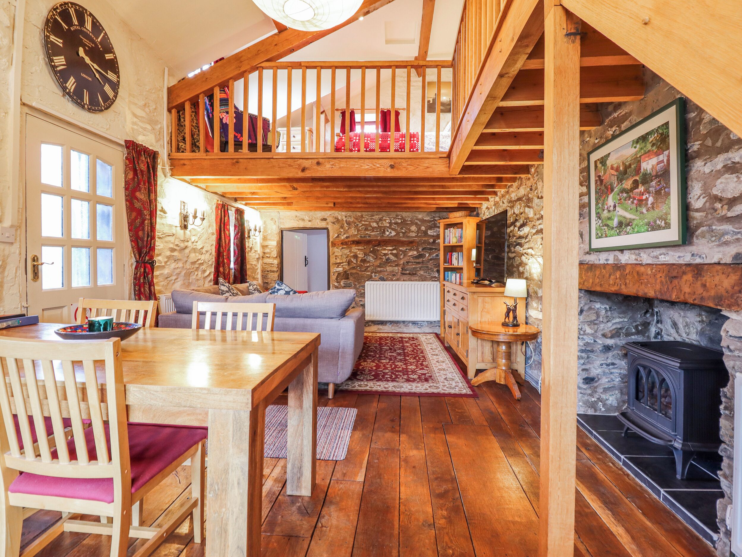 コテージ | リビング エリア | テレビ