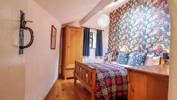 Cottage | 2 bedrooms, individually decorated, individually furnished, free WiFi
