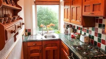 Cottage | Dapur pribadi | Lemari es, microwave, kompor, dan pemanggang roti