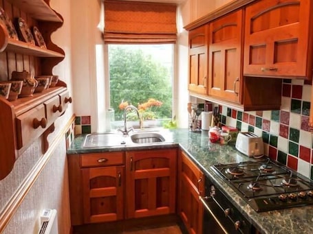 Refrigerador, microondas, placa de cocina, tostadora