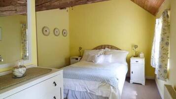Cottage | 2 bedrooms, individually decorated, individually furnished, free WiFi