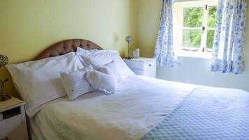 Cottage | 2 bedrooms, individually decorated, individually furnished, free WiFi