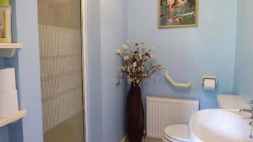 Cottage | 2 bedrooms, individually decorated, individually furnished, free WiFi
