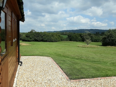 Cottage | Property grounds. Pennylands Willow Lodge