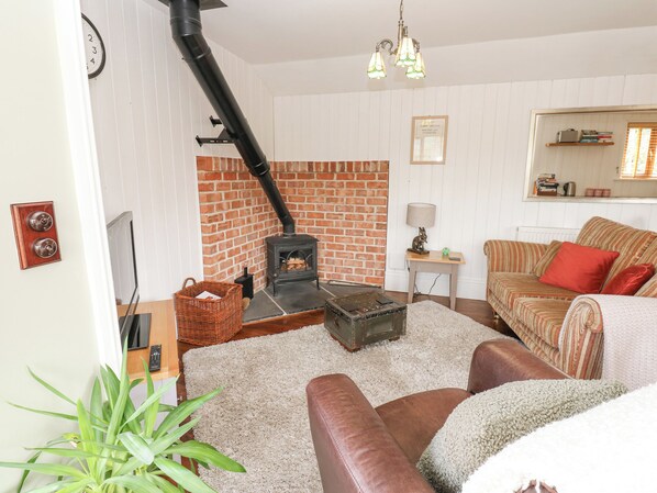 Cottage | Living area | TV, DVD player - Bee Garth (Whitby)