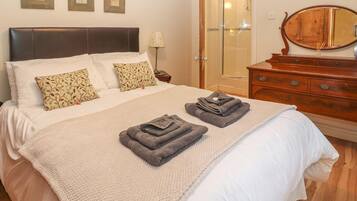 1 bedroom, individually decorated, individually furnished, free WiFi