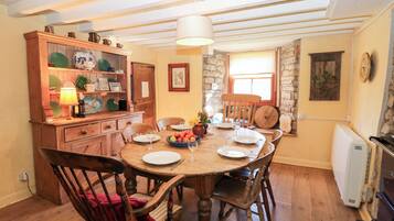 Cottage | Dining