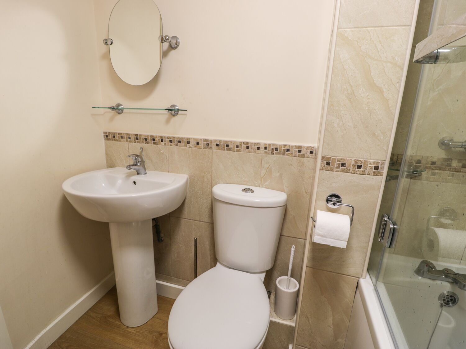 Cottage | Bathroom | Shower, hair dryer