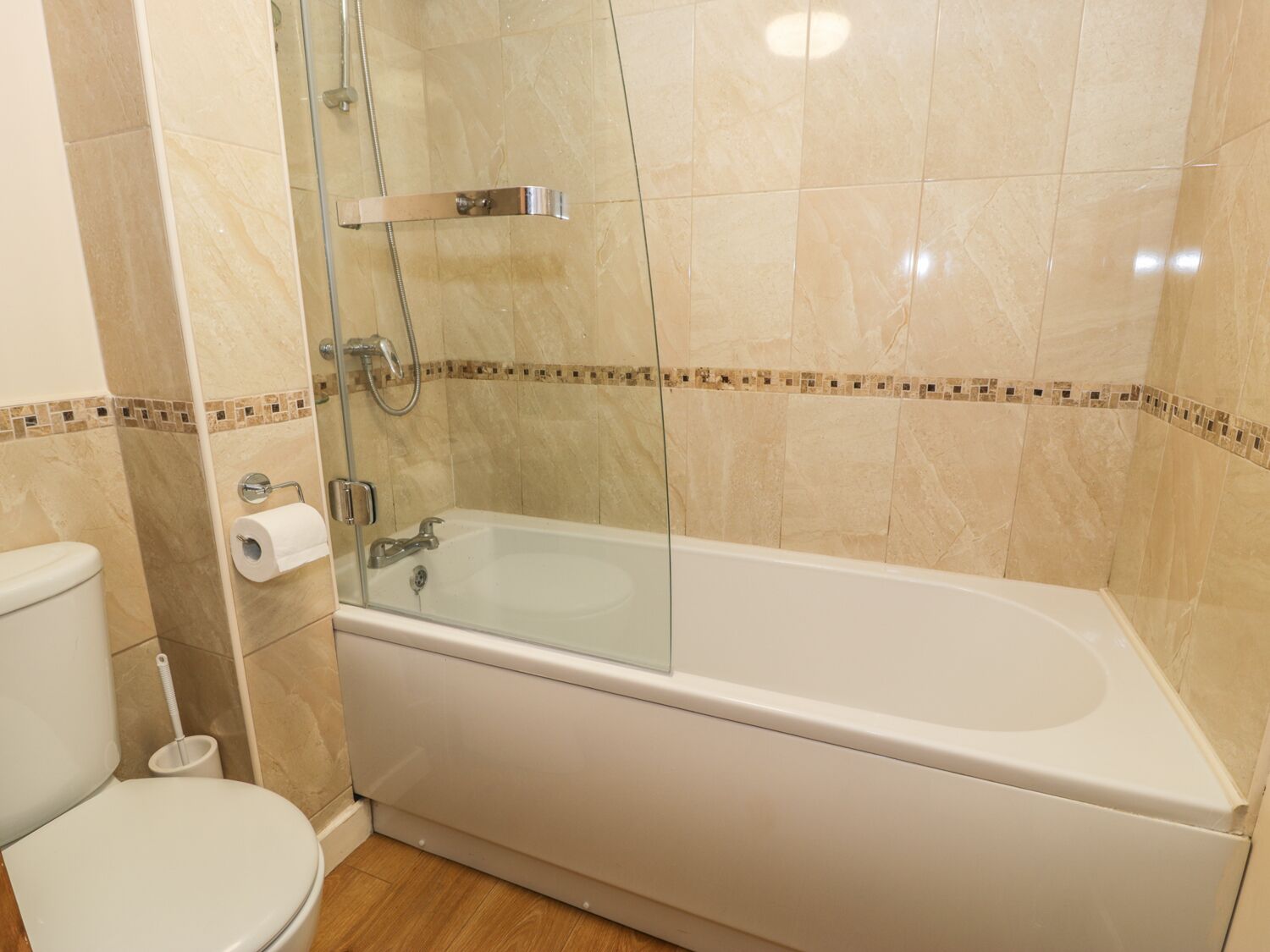 Cottage | Bathroom | Shower, hair dryer