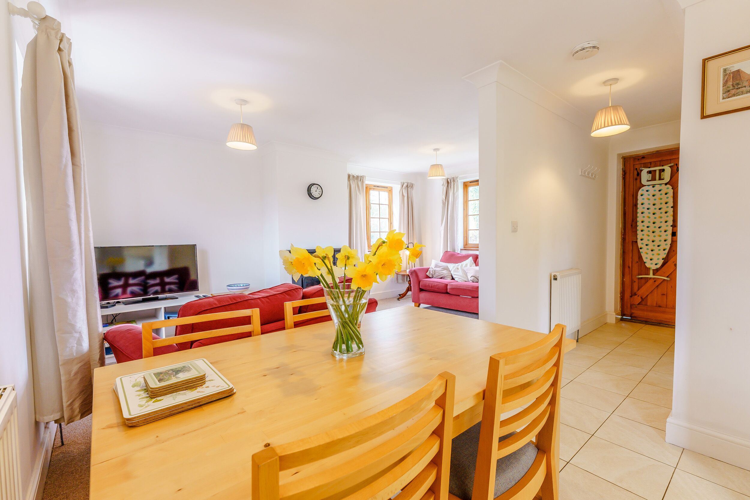 Cottage | Private kitchen | Fridge, microwave, stovetop, dishwasher