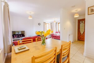 Cottage | Private kitchen | Fridge, microwave, stovetop, dishwasher