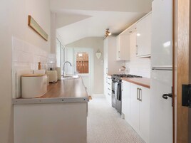 Cottage | Private kitchen | Microwave, stovetop, highchair, cookware/dishes/utensils