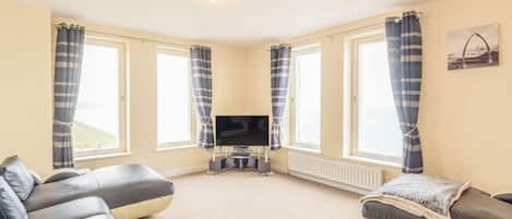 코티지 | 거실 공간 | TV, DVD 플레이어