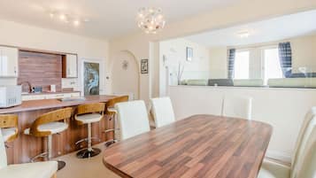 Cottage | Private kitchen | Fridge, microwave, stovetop, dishwasher