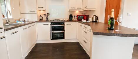 Casa de campo | Cocina privada | Lavavajillas y utensilios de cocina