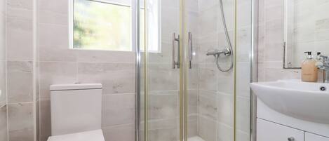Cottage | Bathroom | Shower
