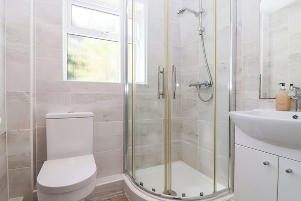 Cottage | Bathroom | Shower