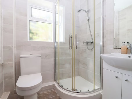 Cottage | Bathroom. Moorside