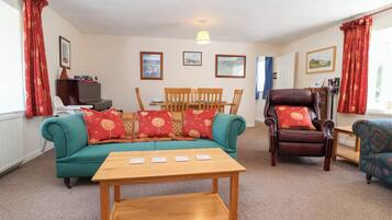 Cottage | Living area | TV, DVD player
