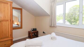 Cottage | 3 bedrooms, individually decorated, individually furnished, free WiFi