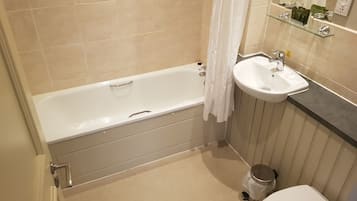 Amenidades de baño gratuitas, secadora de cabello, toallas, jabón