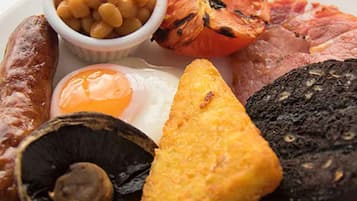 Desayuno inglés todos los días (con cargo)