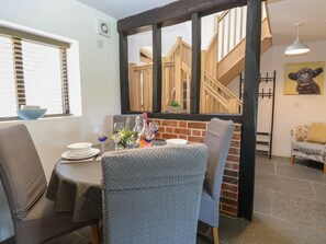Cottage | Dining