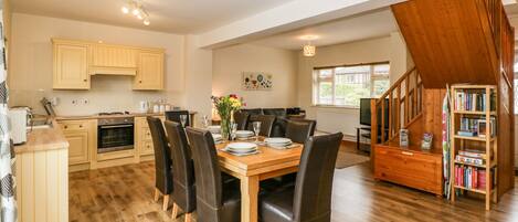 Cottage | Cuisine privée | Batterie de cuisine, vaisselle et ustensiles