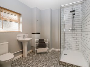 Cottage | Interior - Muskoka Lodge (Radstock)